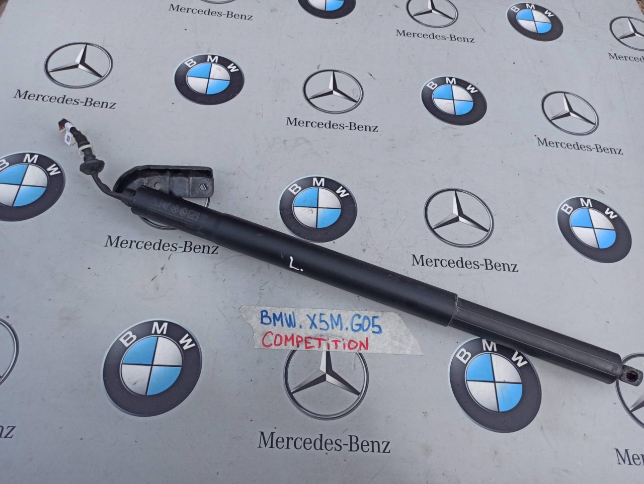 амортизатор крышки багажника (3-5 двери) BMW X5 M F95 2021, 4.4 л., бензин, полный привод, 9482800 - фото №1