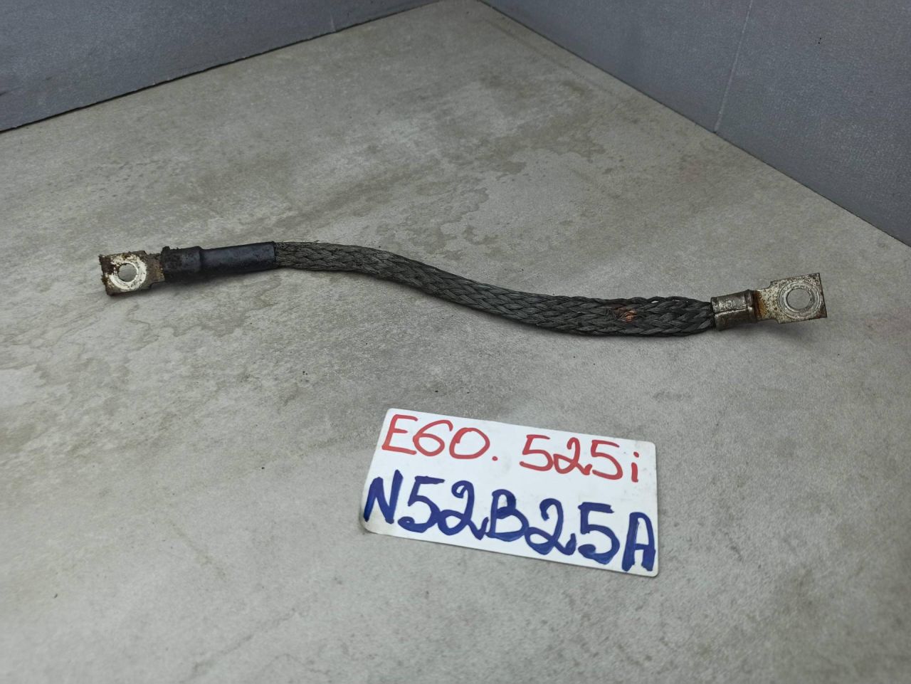 минусовой провод аккумулятора BMW 5 серия E60/E61 2007, 2.5 л., N52 B25 A, бензин - фото №1