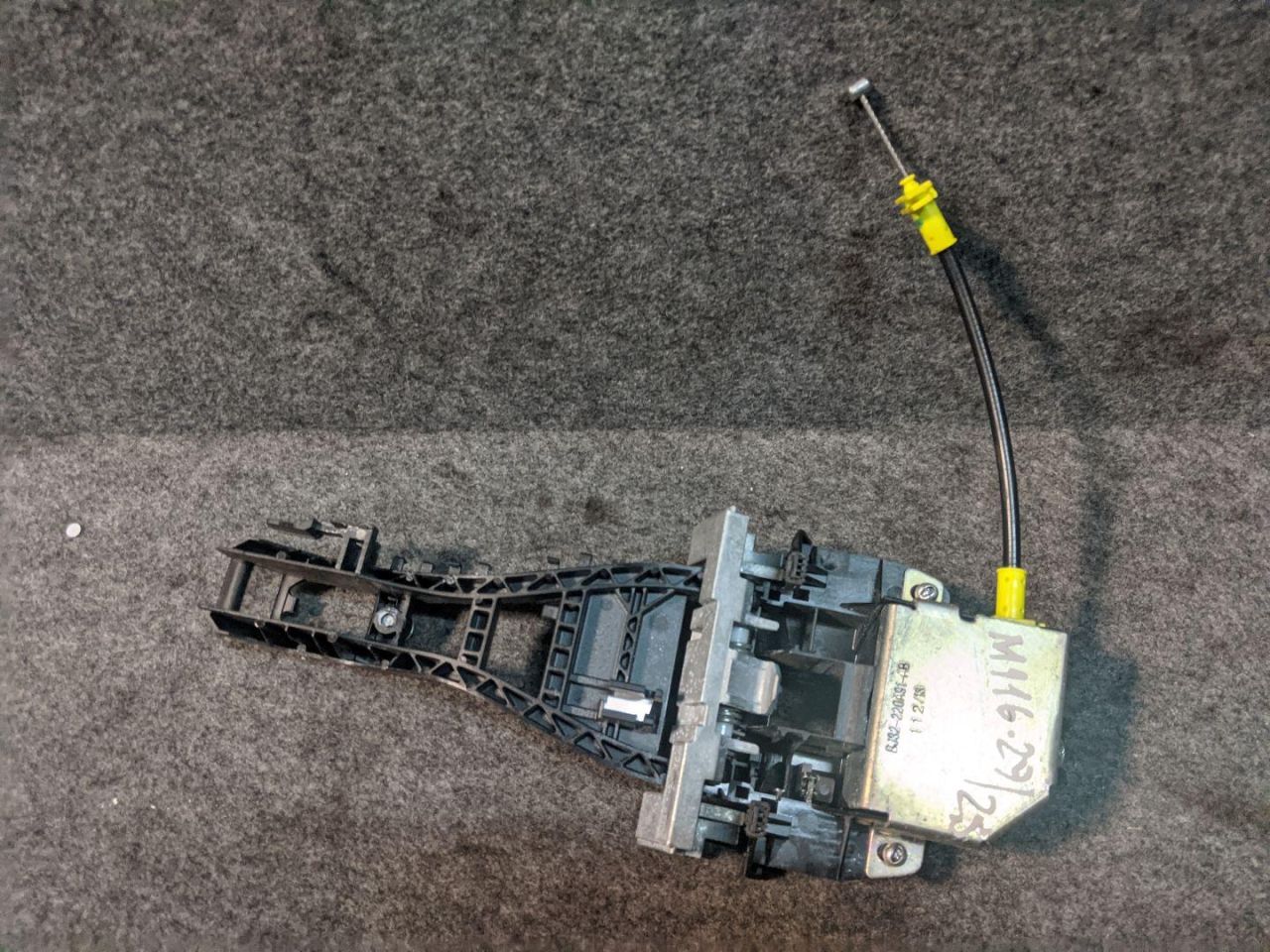 скелет ручки двери передней левой Land Rover Range Rover Evoque L538 2012, 2.2 л., 224DT, дизель, АКПП, внедорожник 5 дв., BJ32-203A29-AC, BJ32-220A91-AB - фото №1