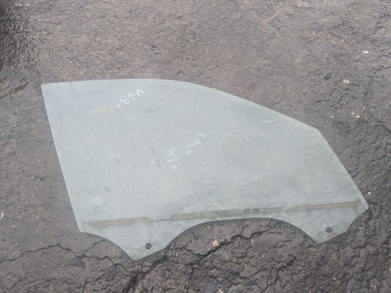 стекло двери передней правой BMW X5 E70 2009, 4.8 л., N62 B48 A, бензин, АКПП, внедорожник 5 дв. - фото №1