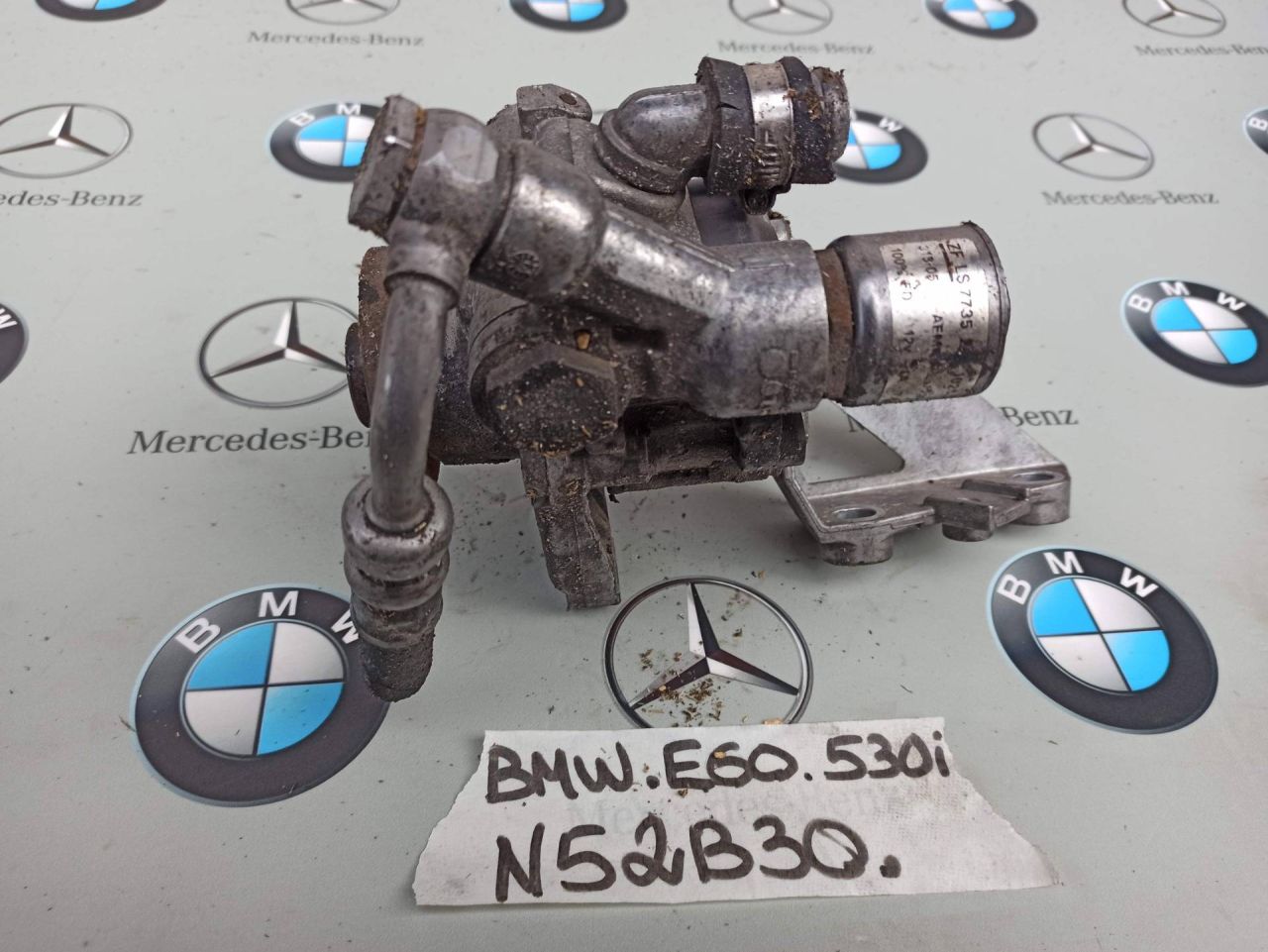 насос гидроусилителя руля BMW 5 серия E60/E61 2006 - фото №1