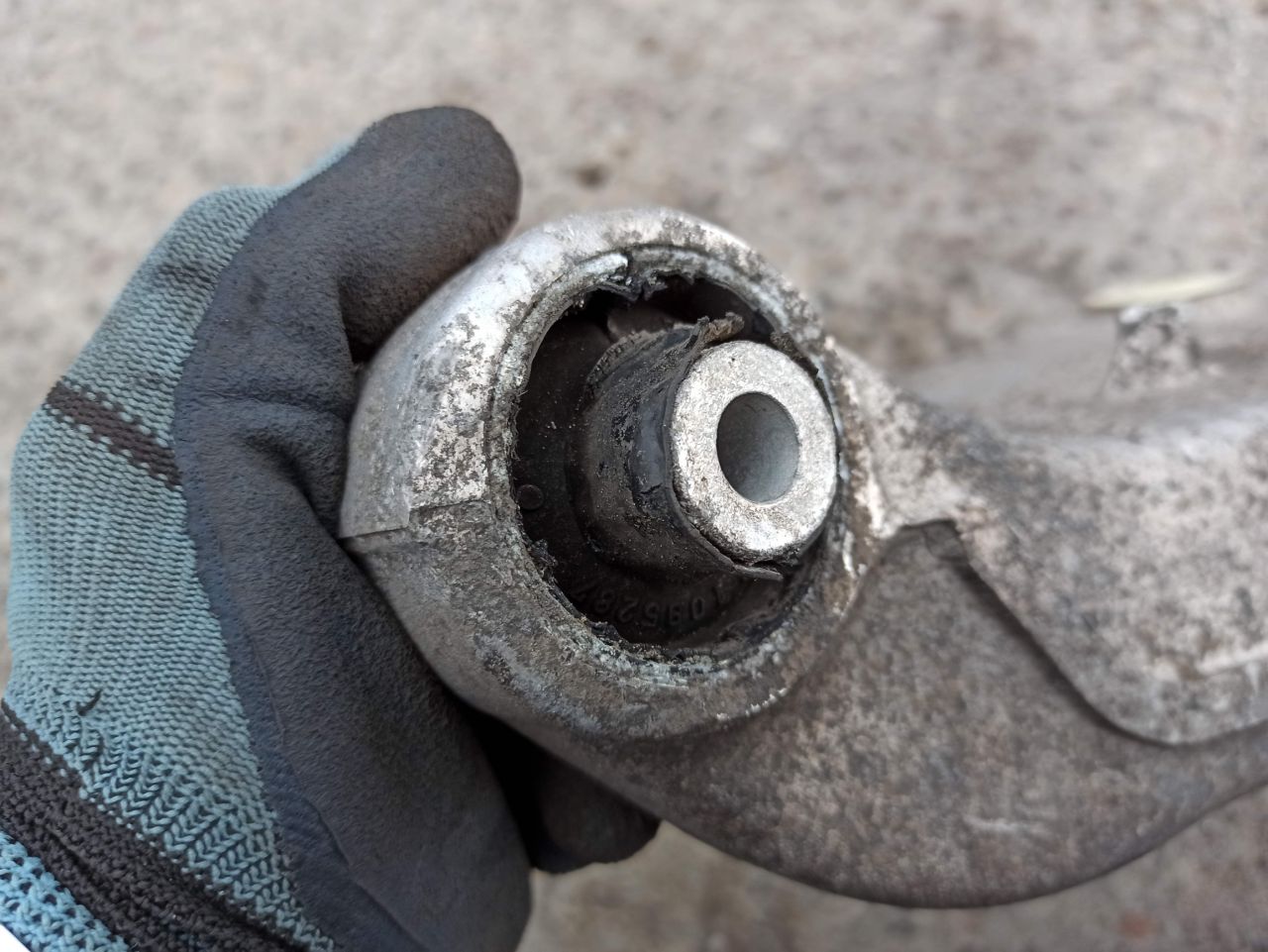 рычаг задний нижний BMW 5 серия E60/E61 2004, 2.0 л., дизель, 6755889 - фото №1