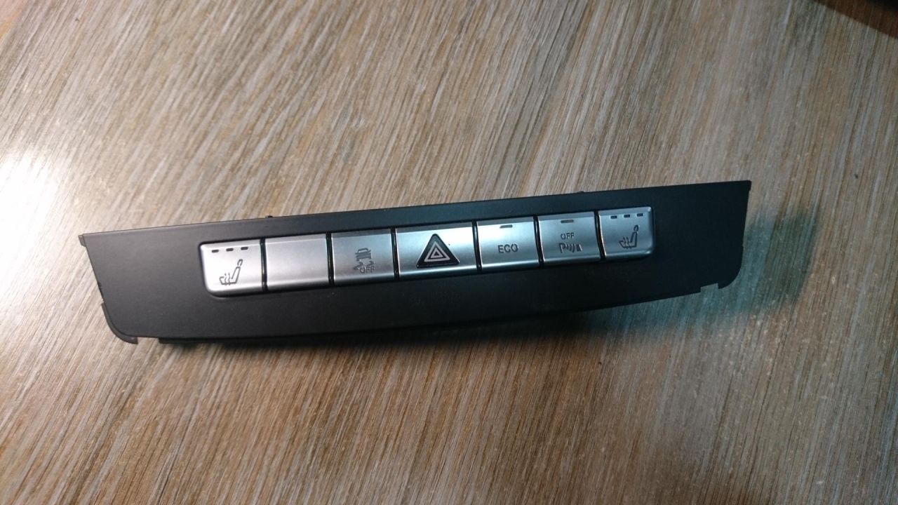 кнопка (выключатель) Mercedes-Benz M-Класс W166 2015, 3.0 л., OM 642.826, дизель, АКПП, cthsq, внедорожник 5 дв., A1668702510 - фото №1