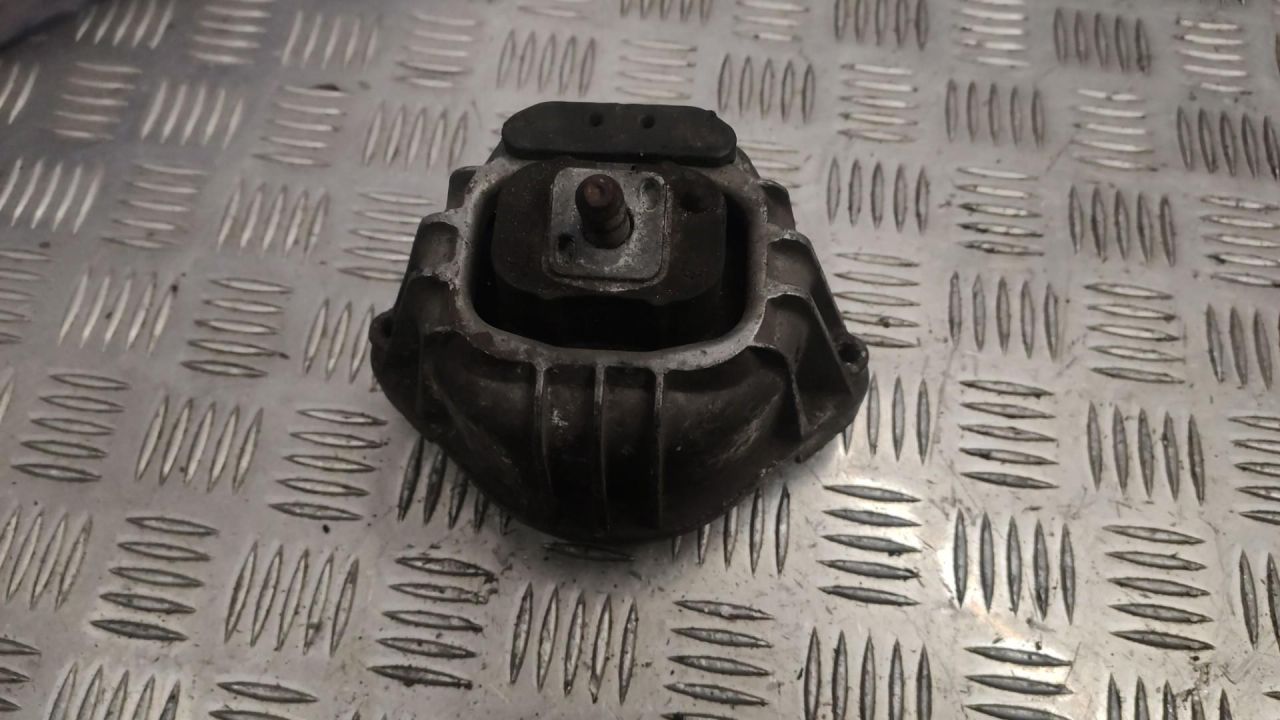 подушка крепления двигателя BMW 3 серия E90/E91/E92/E93 2007, 2.0 л., бензин, 6760330 - фото №1