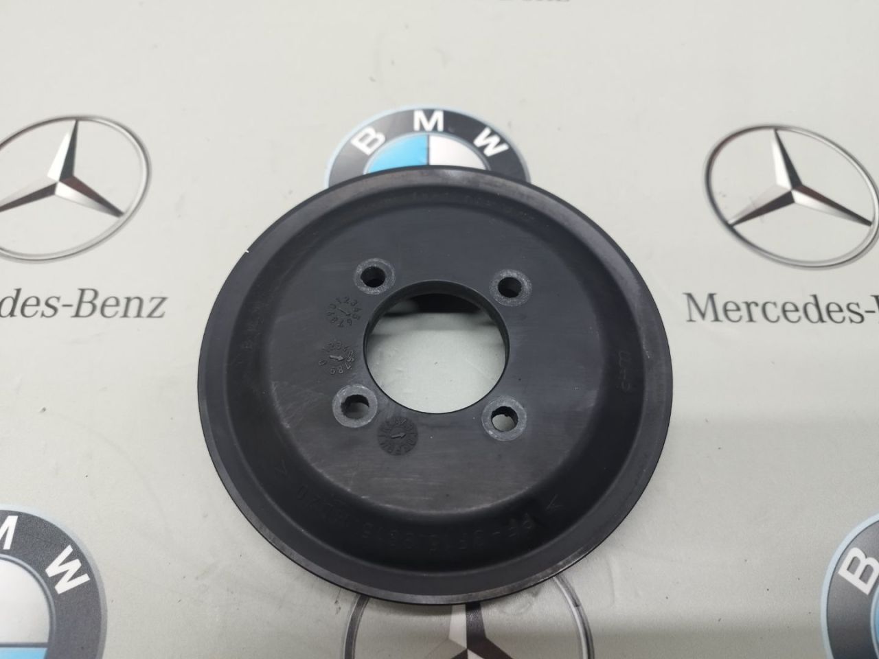 шкив помпы BMW 6 серия E63/E64 2005, 4.4 л., N62 B44, бензин, 7504077 - фото №1