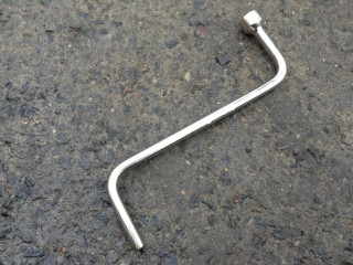 ключ колесный (балонный) Land Rover Discovery 3 поколение 2009, 4.0 л., 406PN, бензин, АКПП, внедорожник 5 дв.