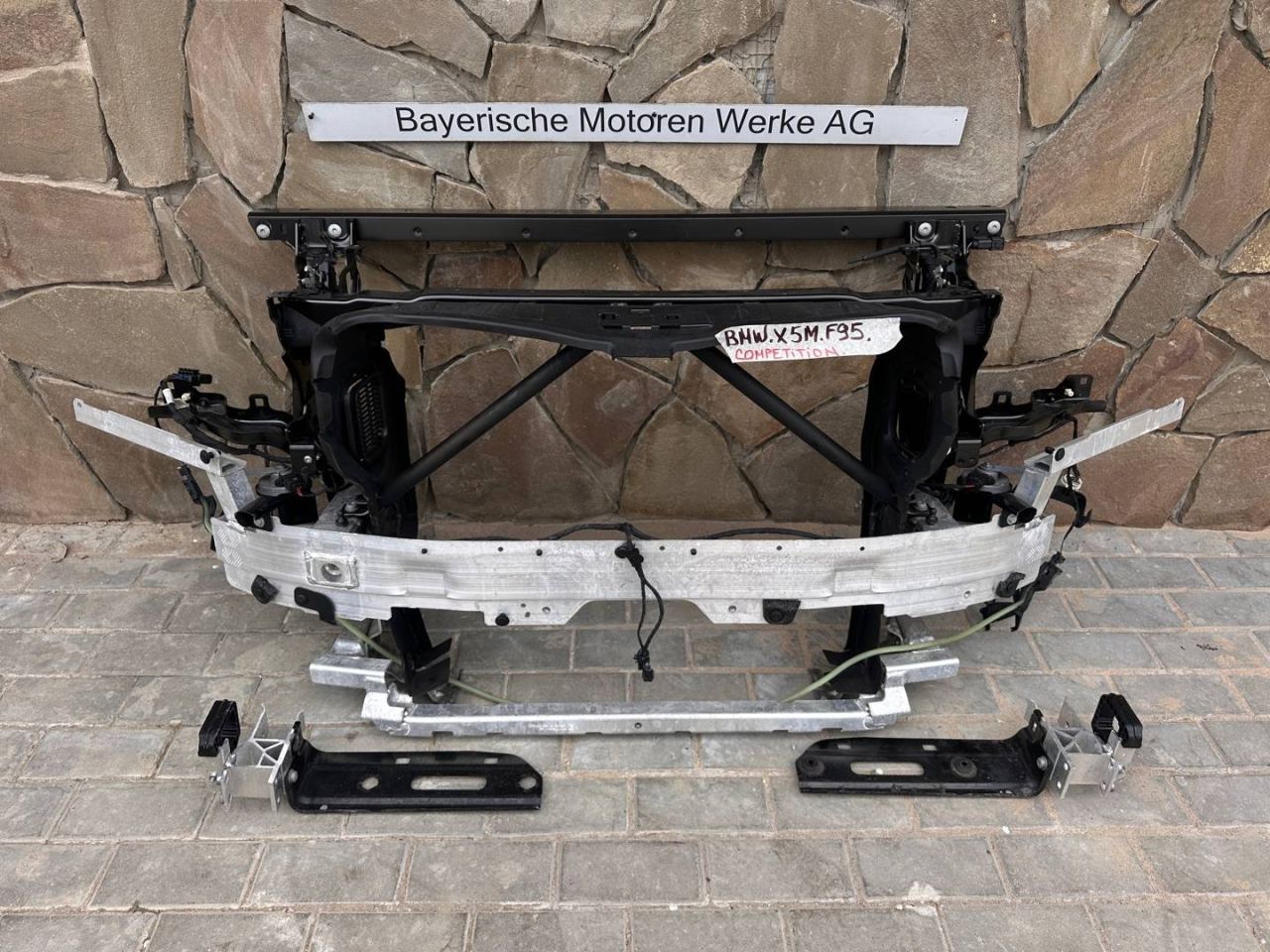 передняя панель крепления облицовки (телевизор) BMW X5 M F95 2021, 4.4 л., бензин, полный привод, 7421599, 7421675, 7421707, 7443621, 7443622 - фото №1