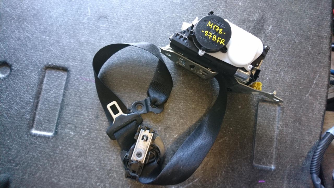 ремень безопасности Mercedes-Benz M-Класс W166 2015, 3.0 л., OM 642.826, дизель, АКПП, cthsq, внедорожник 5 дв., A1668601400 - фото №1