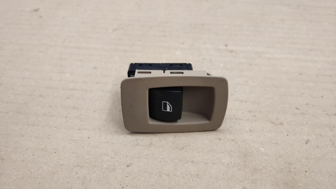 кнопка стеклоподъемника двери BMW X5 E70 2007, 3.0 л., N52 B30 AF, бензин, АКПП, 6945876 - фото №1