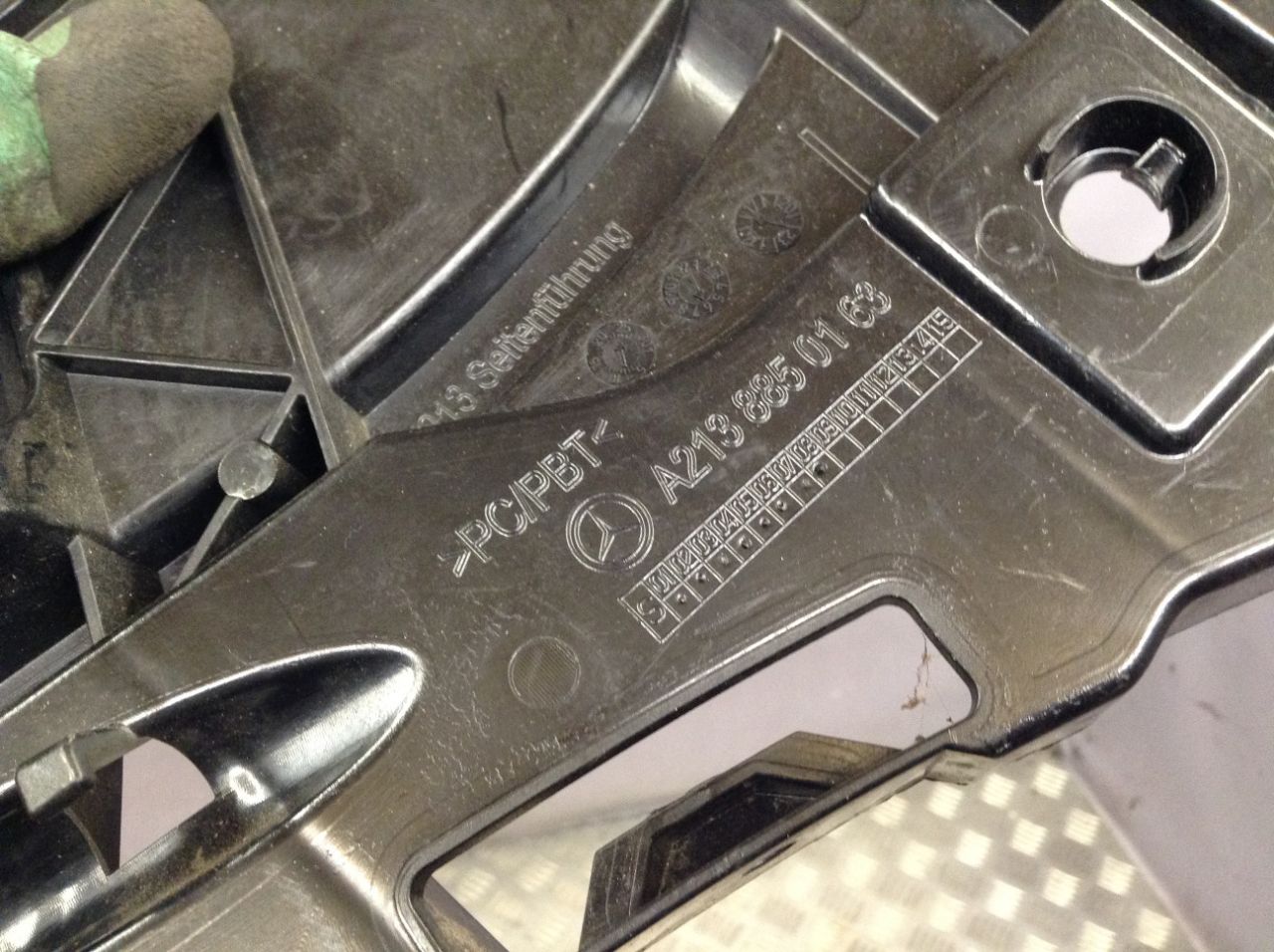 Крепление бампера переднего Mercedes-Benz E-Класс W213/S213/C238/A238 2016, 2.0 л., OM 654.920, дизель, АКПП, белый, седан, правый руль, 2138850163 - фото №1