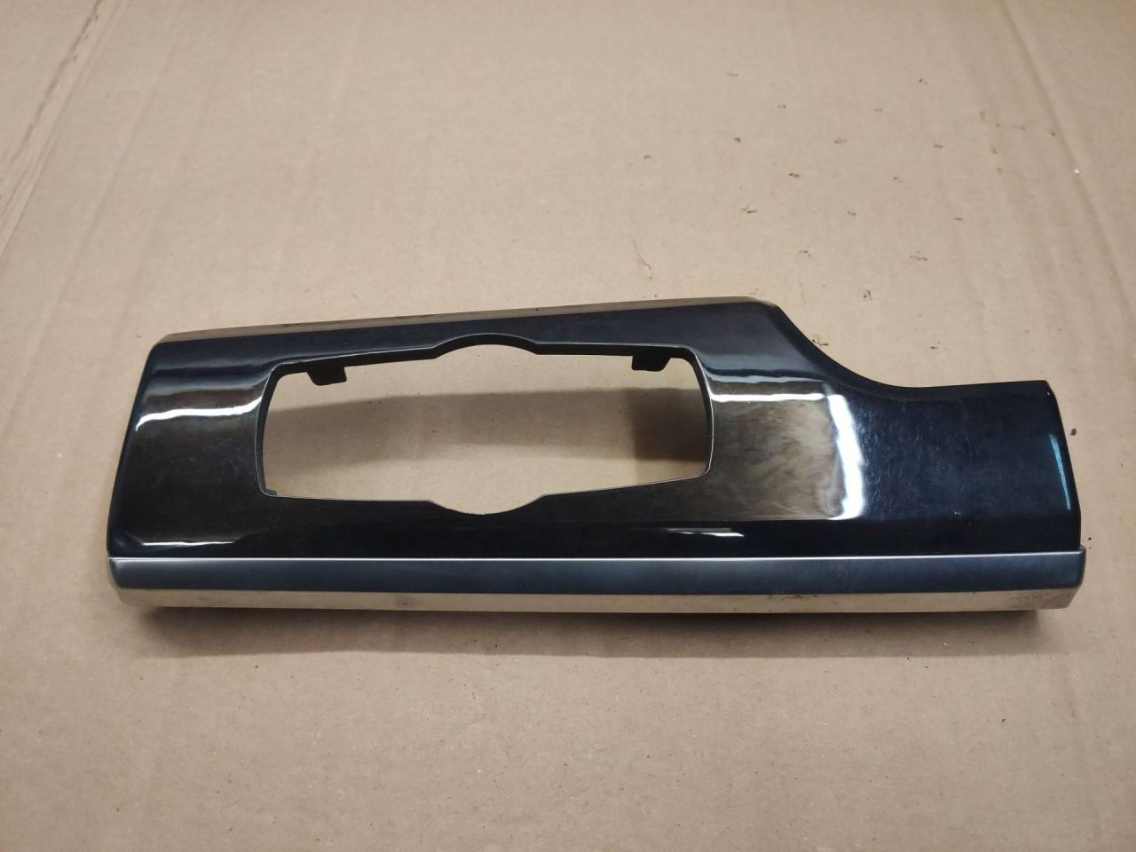 накладка на торпедо (консоль) BMW 7 серия F01/F02 2011, 4.4 л., N63 B44 A, бензин, АКПП, черный, 9192355 - фото №1