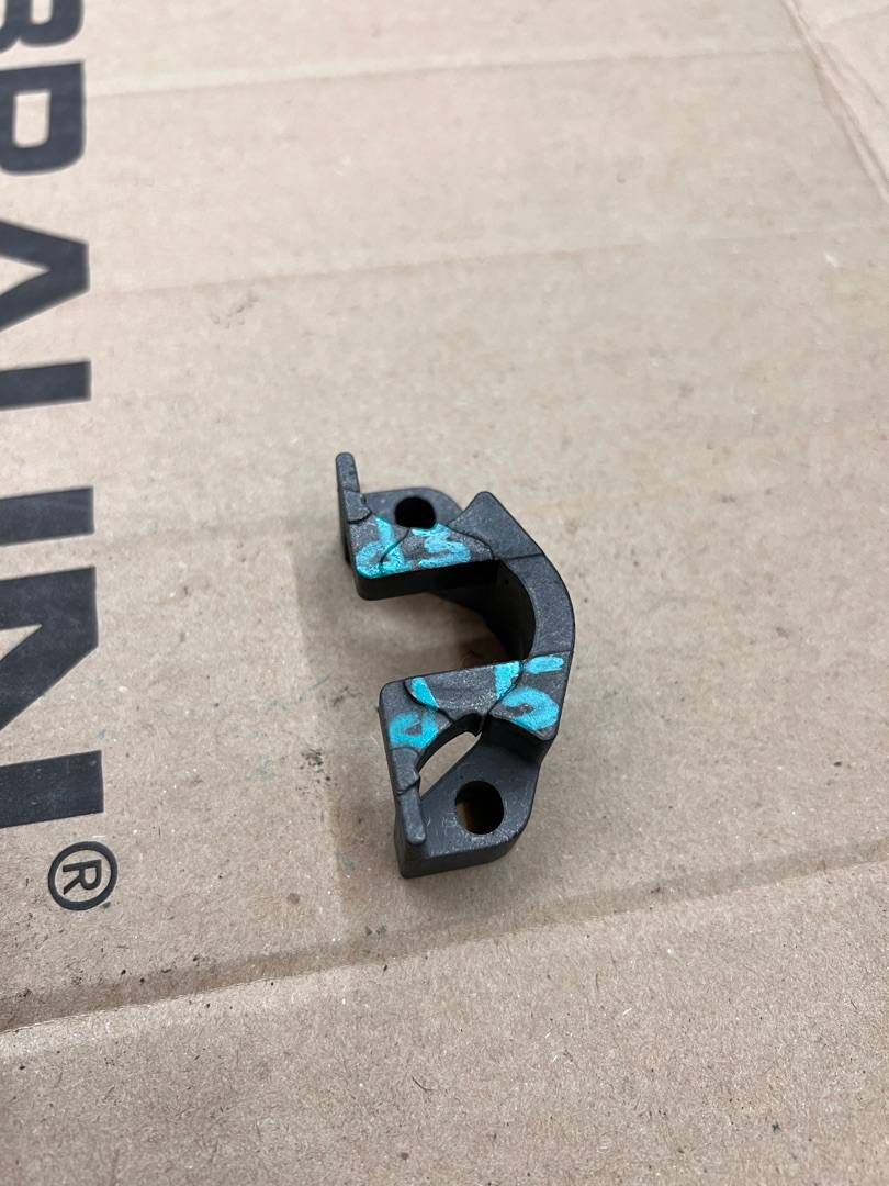 крепление форсунки BMW 7 серия E65/E66/E67 (2001 - 2005), 3.0 л., дизель - фото №1