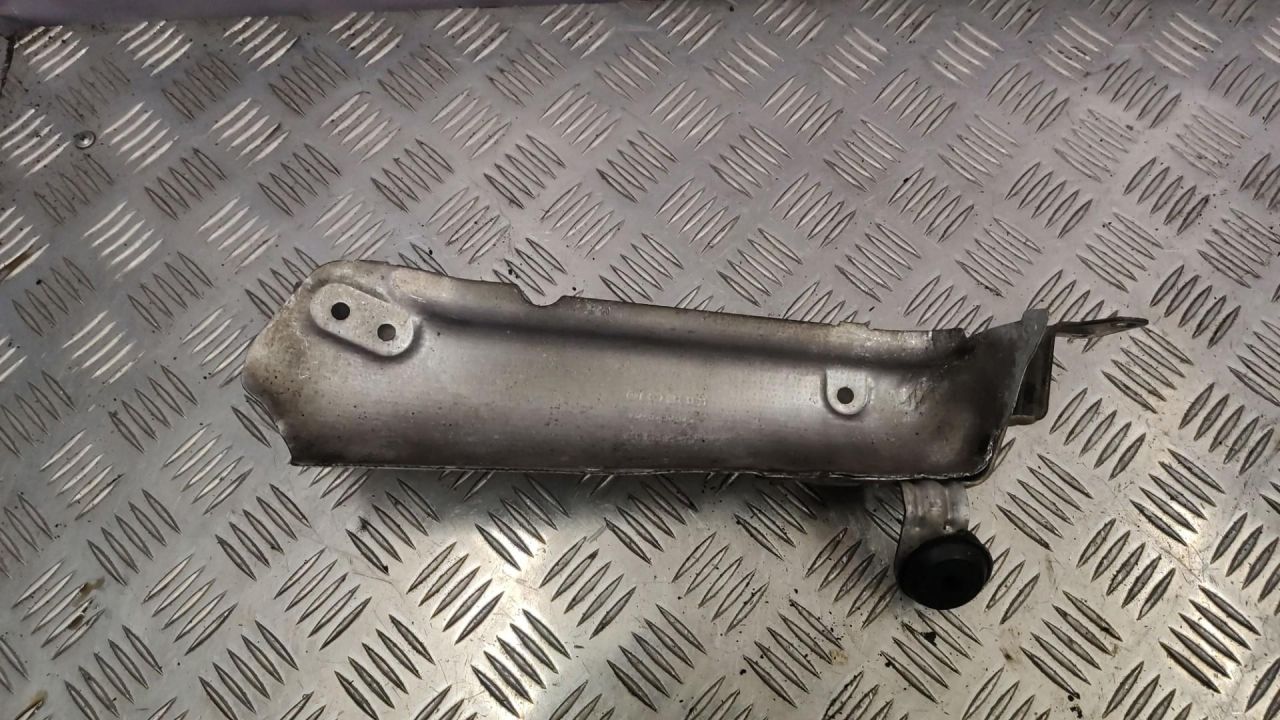 защита (экран) выпускного коллектора Mercedes-Benz M-Класс W164 2007, 3.0 л., OM 642.940, дизель, 6420001141 - фото №1