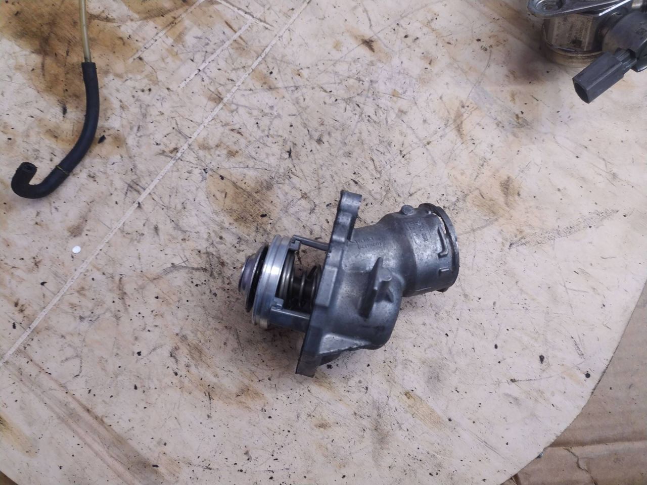 термостат Mercedes-Benz E-Класс W212/S212/C207/A207 2009, 2.5 л., M 272.911, бензин, A2722000415 - фото №1