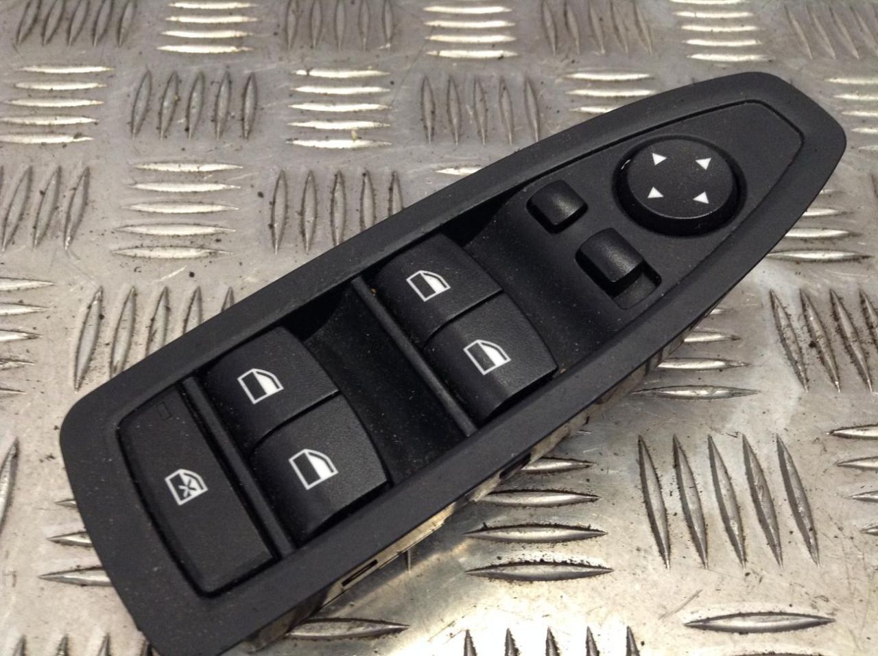 блок управления стеклоподъемниками BMW 3 серия F30/F31/F34 2013, 2.0 л., N20 B20 A, бензин, АКПП, седан, 9208111 - фото №1