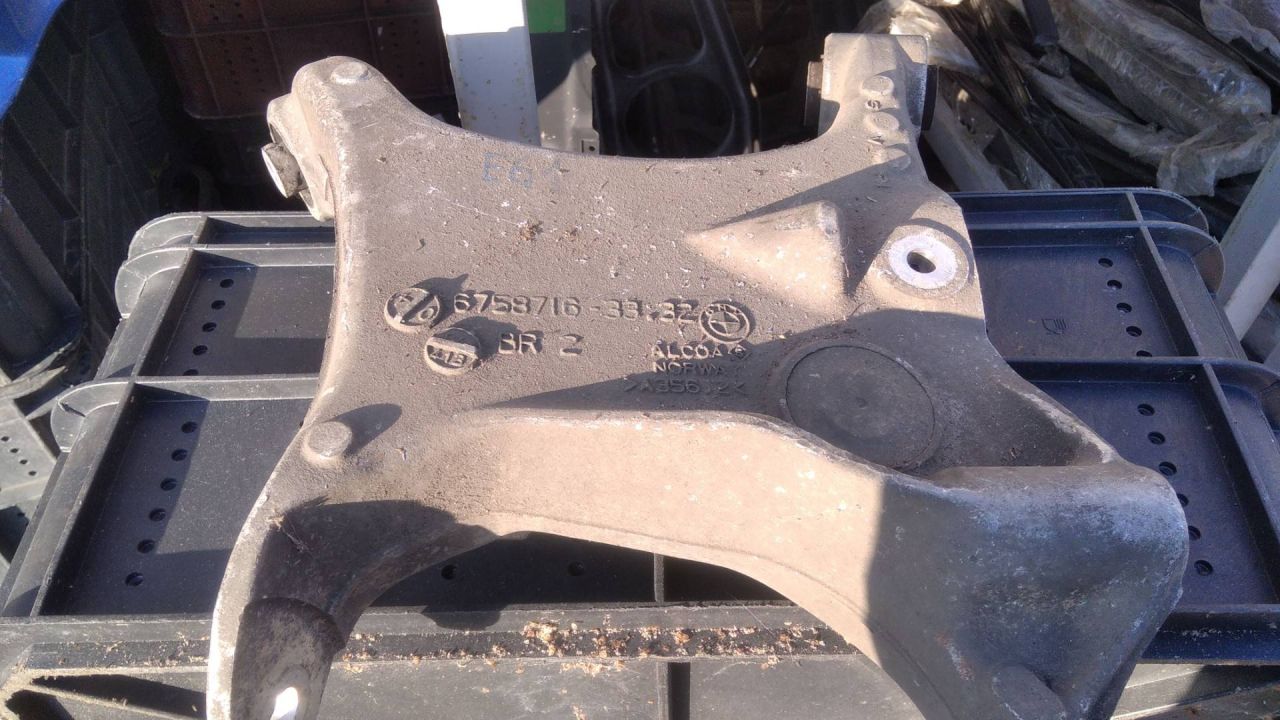 рычаг задний нижний BMW 5 серия E60/E61 2007, 4.8 л., бензин, АКПП, универсал, 6758715 - фото №1