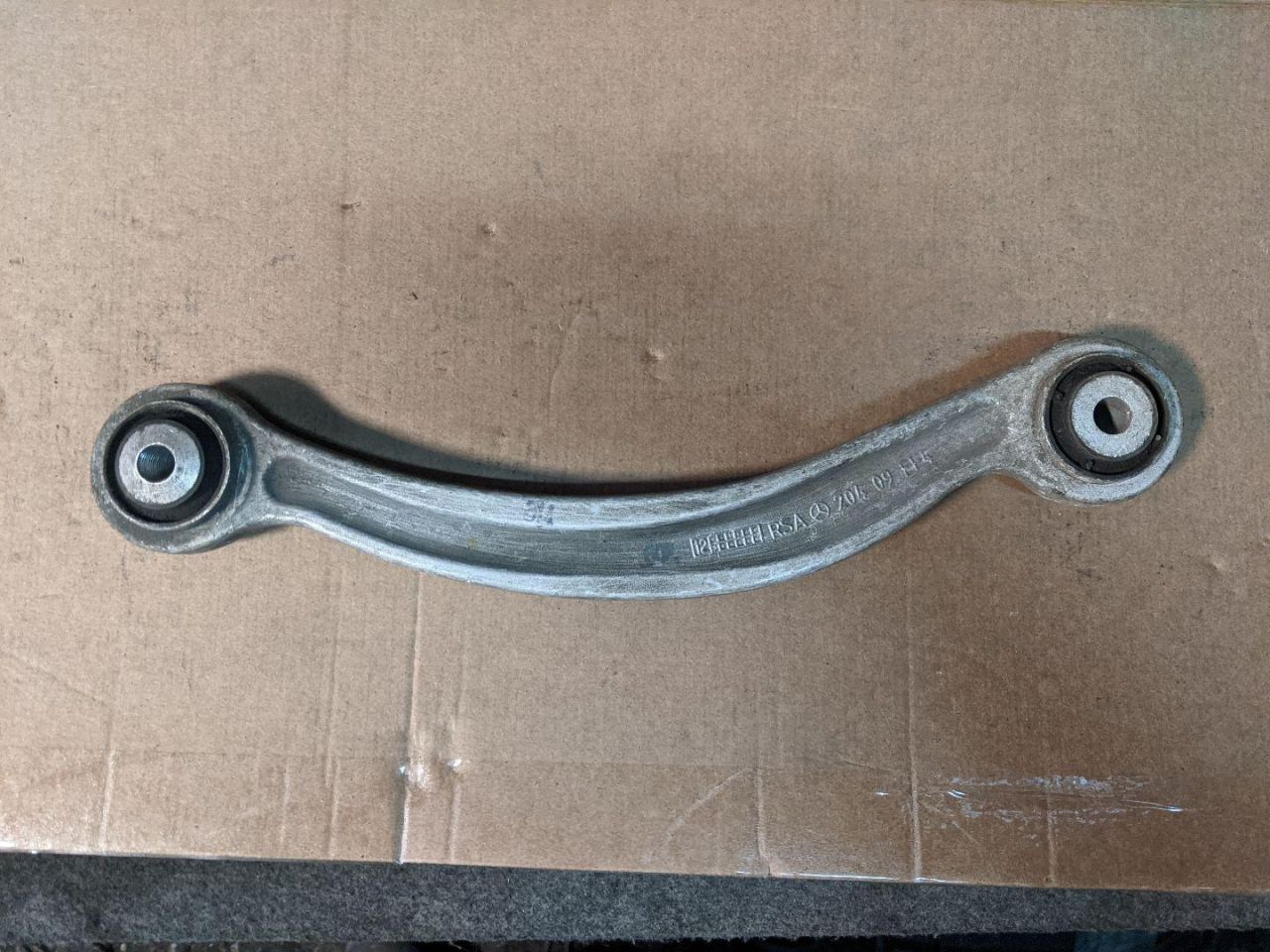 рычаг задний правый Mercedes-Benz 2013, 2.1 л., OM 651.913, дизель, АКПП, седан, A2043502206, 2043502206 - фото №1