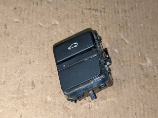 кнопка открытия багажника BMW 5 серия E60/E61 2007, 3.0 л., N54 B30 A, бензин, АКПП, белый, седан, задний привод, 9137905