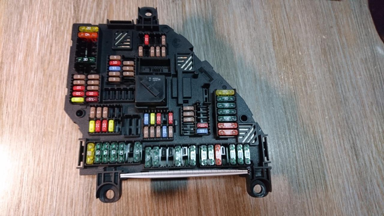 распределитель тока BMW 7 серия F01/F02 2010, 4.4 л., N63 B44 A, бензин, АКПП, седан, 9210857 - фото №1