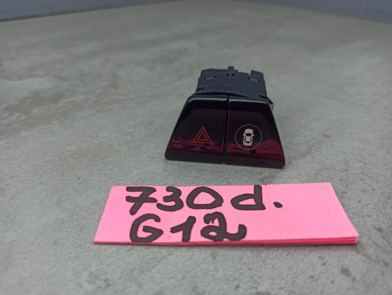 кнопка аварийной сигнализации BMW 7 серия G11/G12 2017, 3.0 л., дизель, 9383535 - фото №1