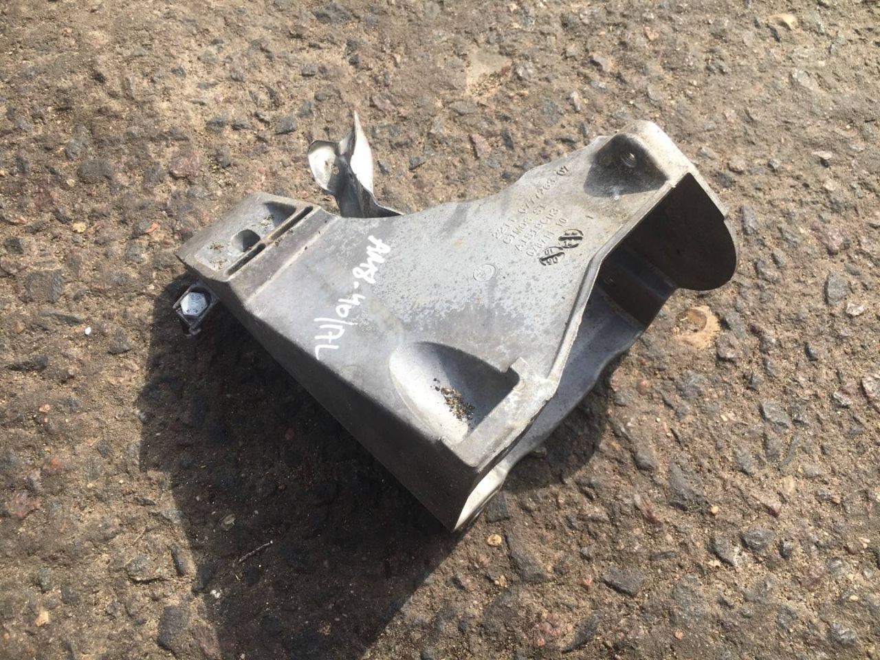 кронштейн двигателя BMW X5 E70 2007, 4.8 л., N62 B48 A, бензин, АКПП, 6777263 - фото №1