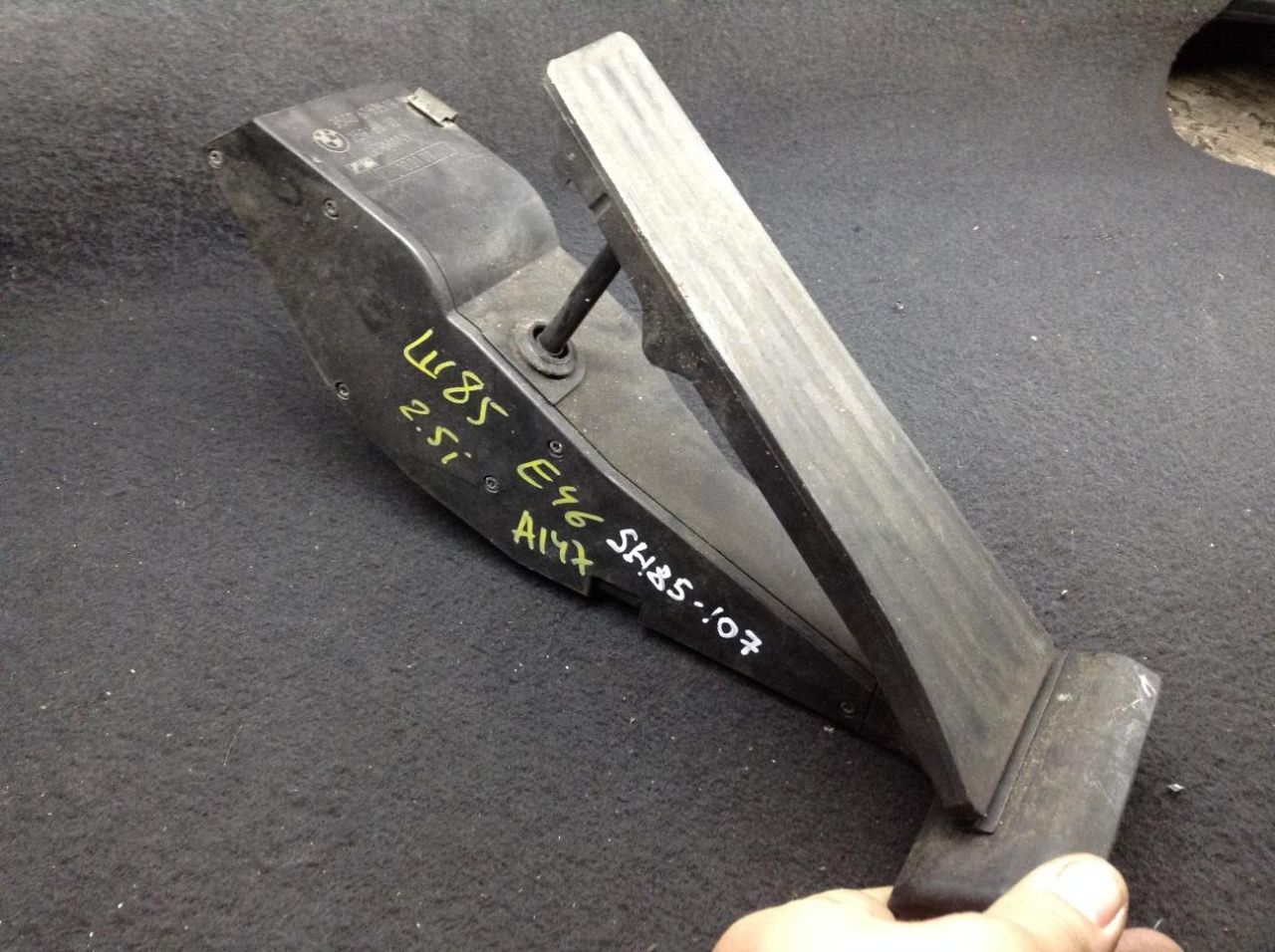 педаль BMW 3 серия E46 2000, 2.5 л., бензин, АКПП, седан, 6753518 - фото №1