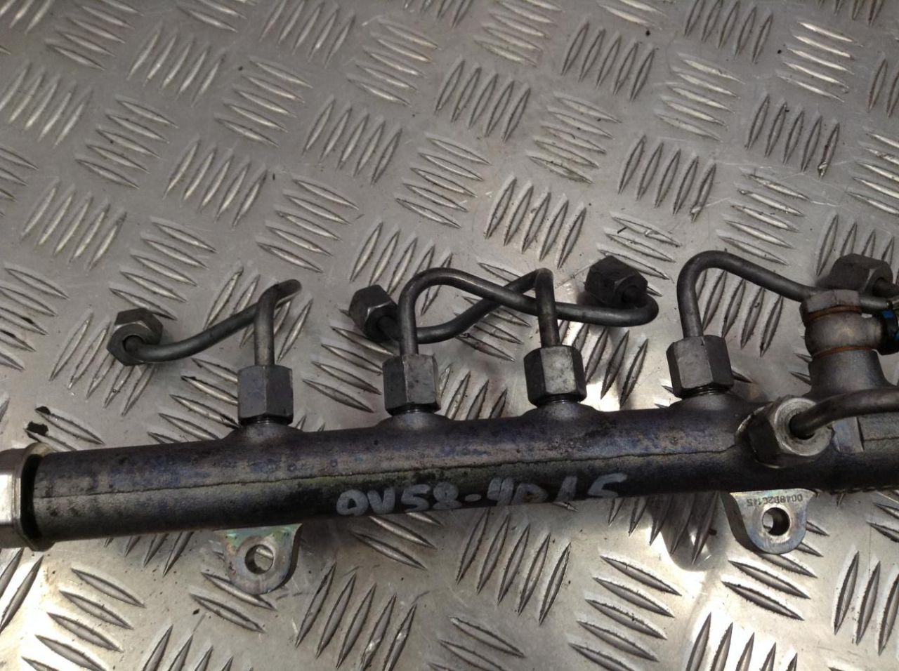 топливная рампа Mercedes-Benz 2012, 2.1 л., OM 651.913, дизель, АКПП, седан - фото №1