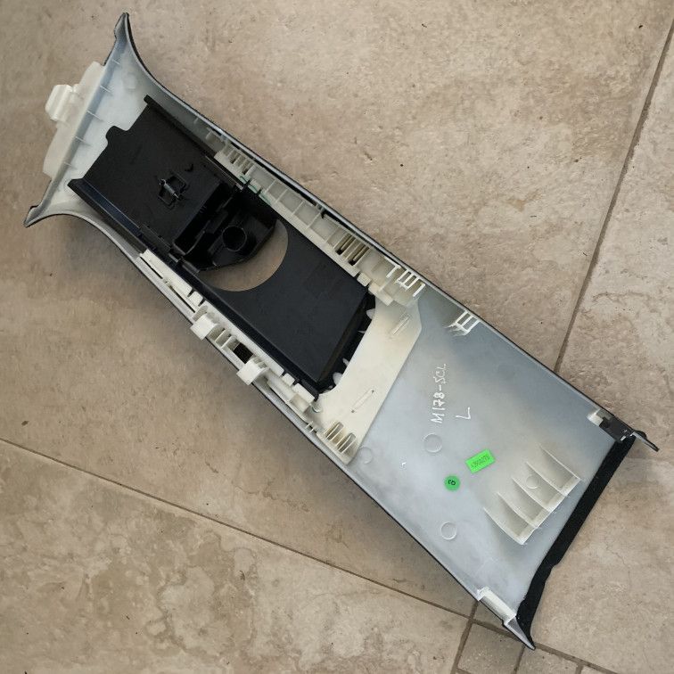 Стойка кузовная центральная левая Mercedes-Benz M-Класс W166 2015, 3.0 л., OM 642.826, дизель, АКПП, cthsq, внедорожник 5 дв., A1668680100, 1668680100 - фото №1