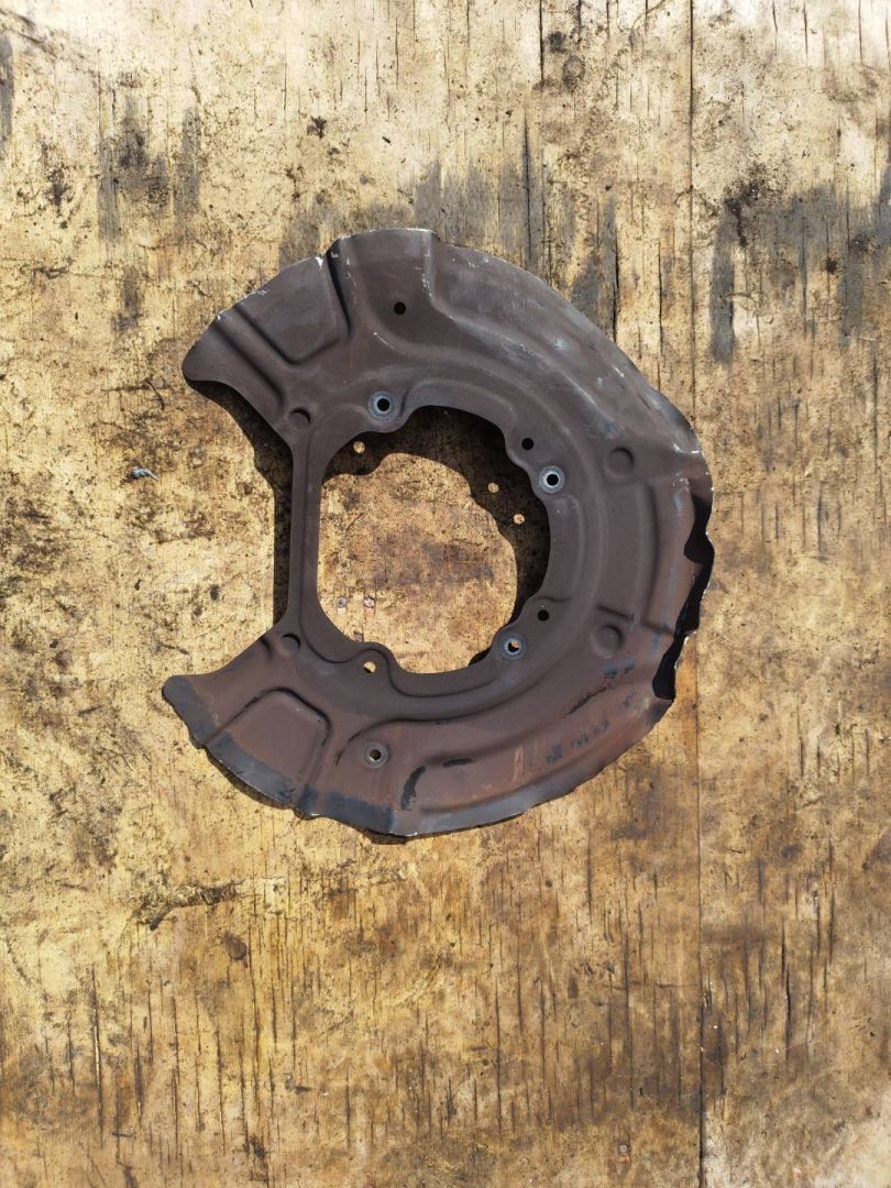 защитный кожух тормозного механизма BMW X3 F25 2011, 3.0 л., N52 B30, бензин - фото №1