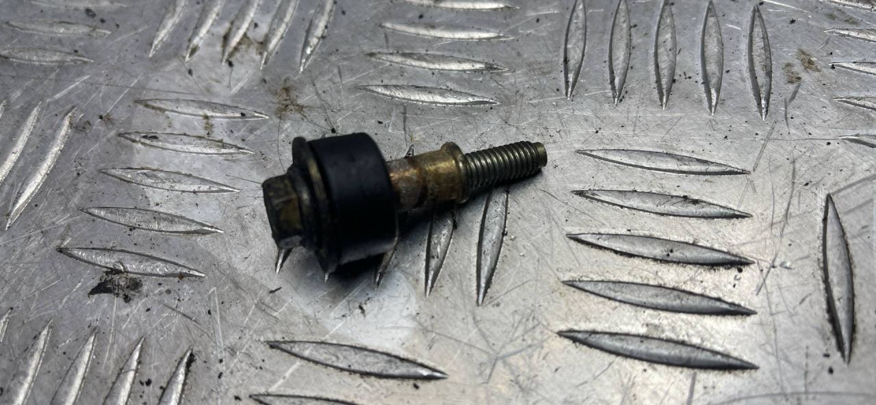 болт двигателя BMW 3 серия E90/E91/E92/E93 2007, 3.0 л., дизель, полный привод - фото №1