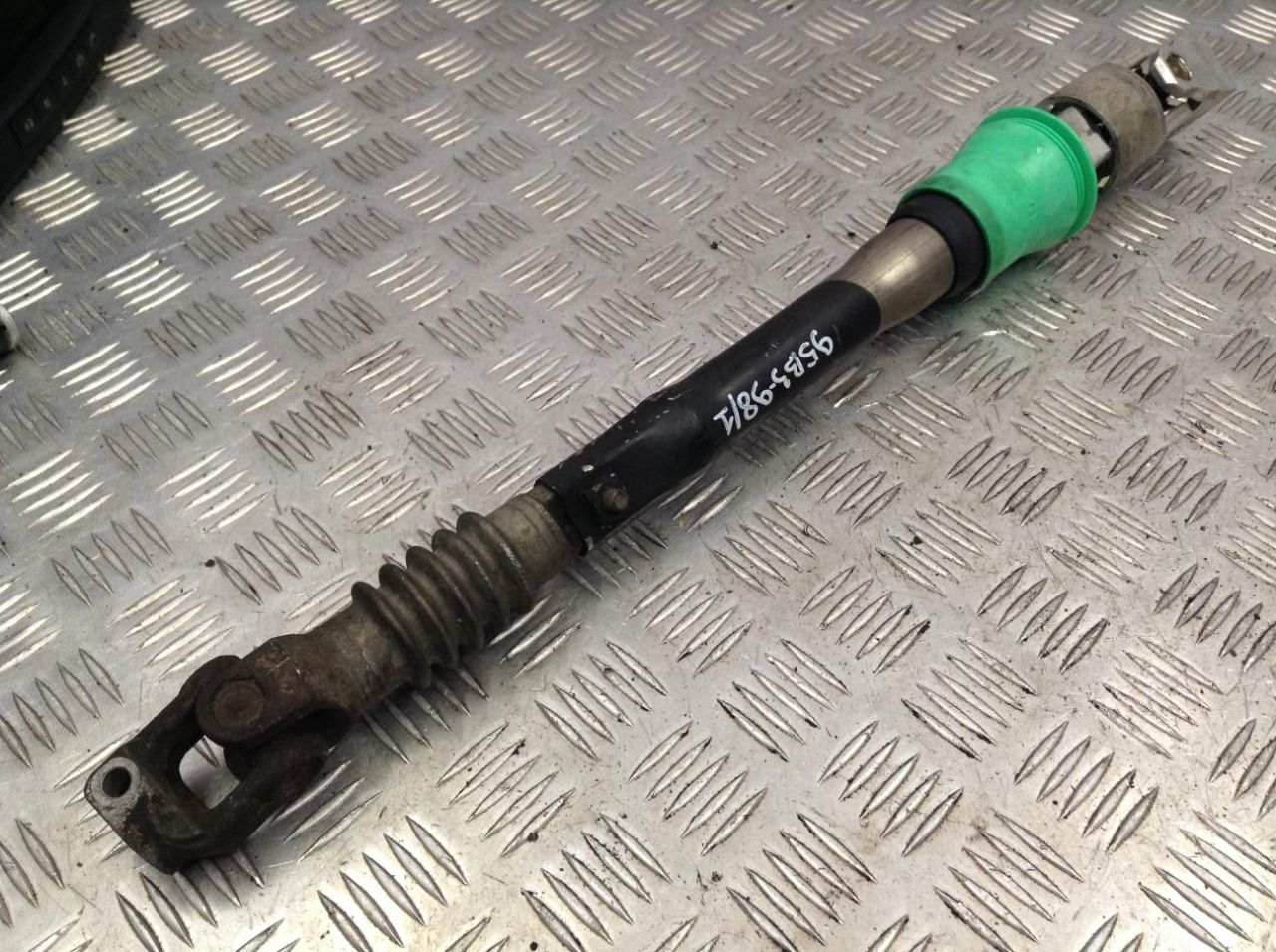 рулевой карданчик BMW 7 серия E65/E66/E67 2004, 3.0 л., бензин, АКПП, седан - фото №1