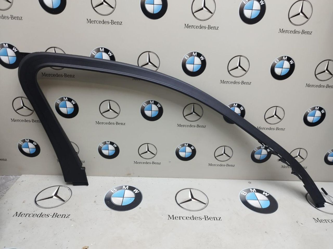 молдинг двери передней левой BMW 2023, 2.0 л., дизель, 300, 7423141 - фото №1