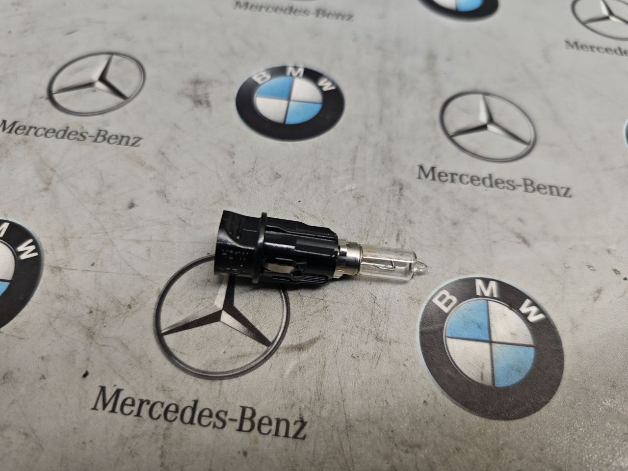 патрон фонаря BMW 7 серия F01/F02 2011, 3.0 л., N54 B30 A, бензин - фото №1