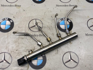 топливная рампа BMW 4 серия F32/F33 2014, 2.0 л., бензин, купе, 7585411