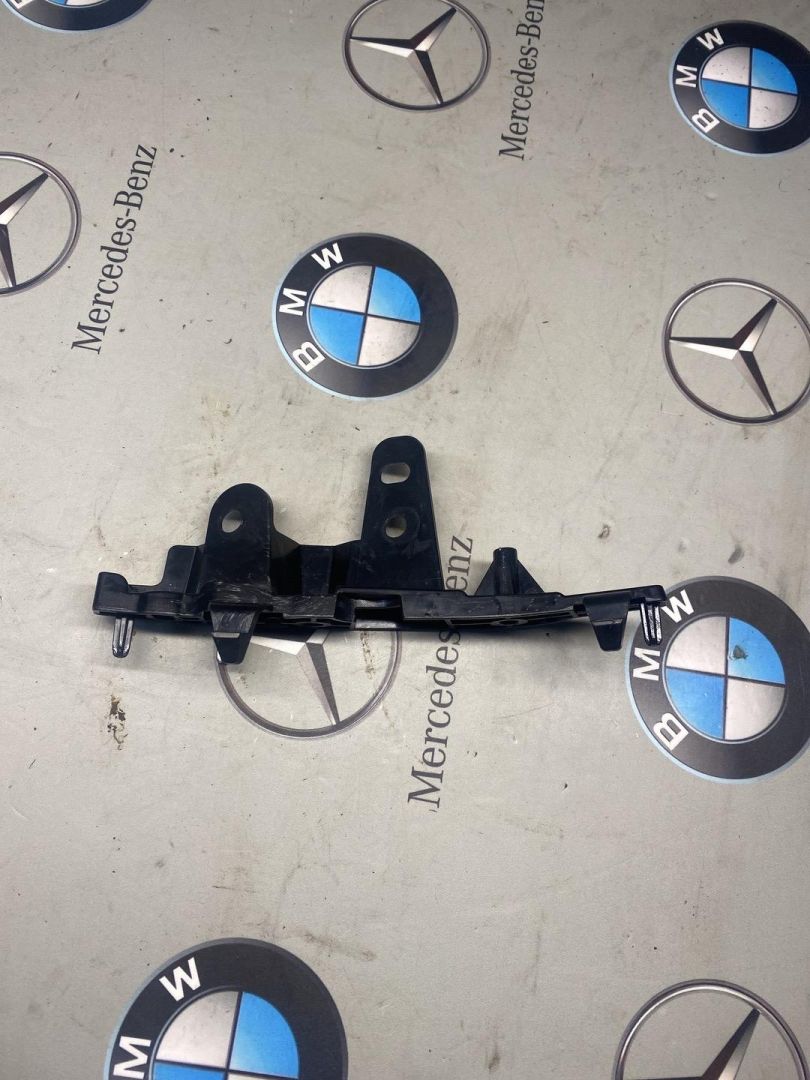 Крепления ( кронштейн ) крыла передний левый BMW 2023, 3.0 л., B58 B30 A, бензин, 475, 9881247 - фото №1