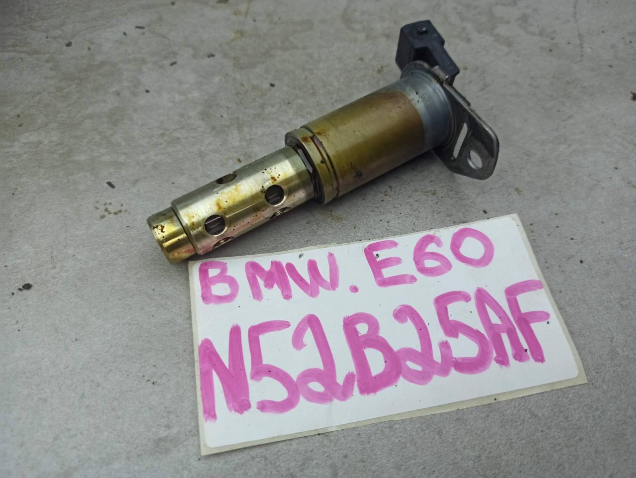 клапан фазорегулятора BMW 5 серия E60/E61 2007, 2.5 л., N52 B25 AF, бензин, 7516293 - фото №1