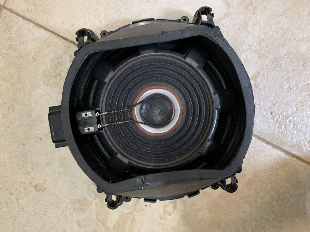 сабвуфер BMW X5 E70 2009, 3.0 л., дизель, АКПП, внедорожник 5 дв., 65139218695 - фото №1