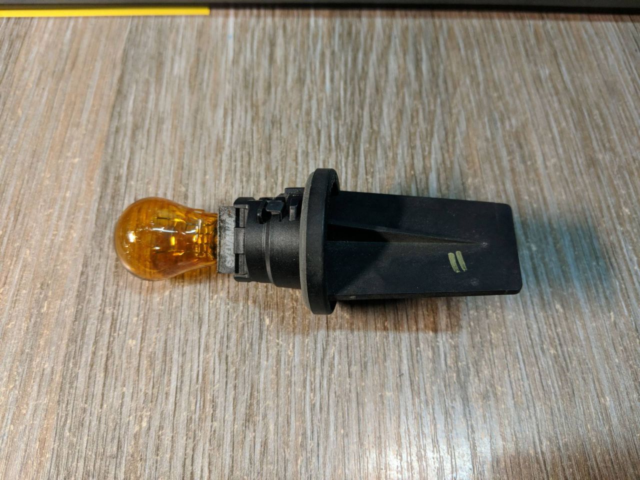 патрон фары BMW 5 серия E60/E61 2007, 3.0 л., N54 B30 A, бензин, АКПП, белый, седан, задний привод, 63126916103, 156202-00 - фото №1