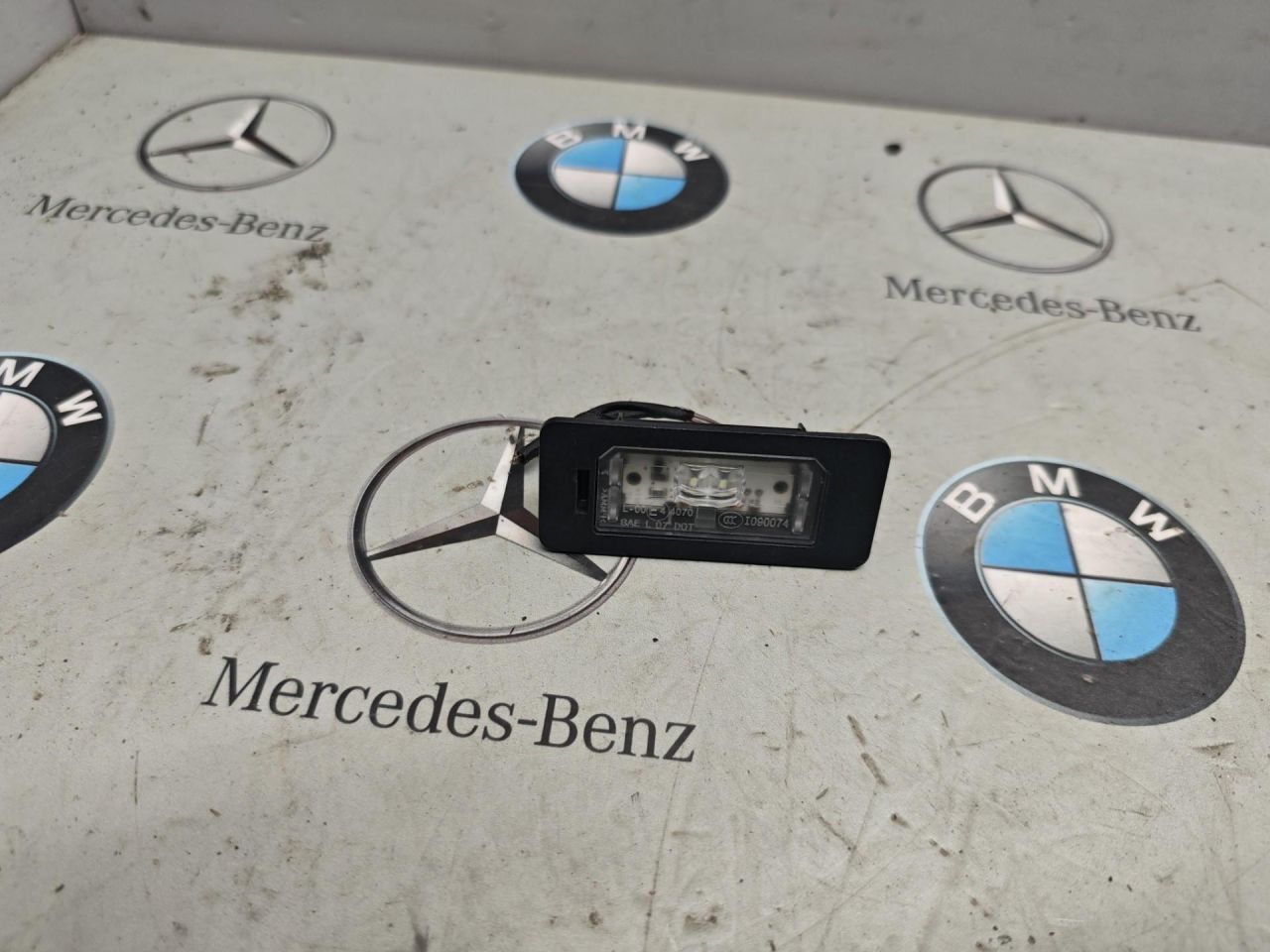 подсветка номера BMW 2 серия Active Tourer F45 2015, 2.0 л., B48 A20 A, бензин, 7193293 - фото №1