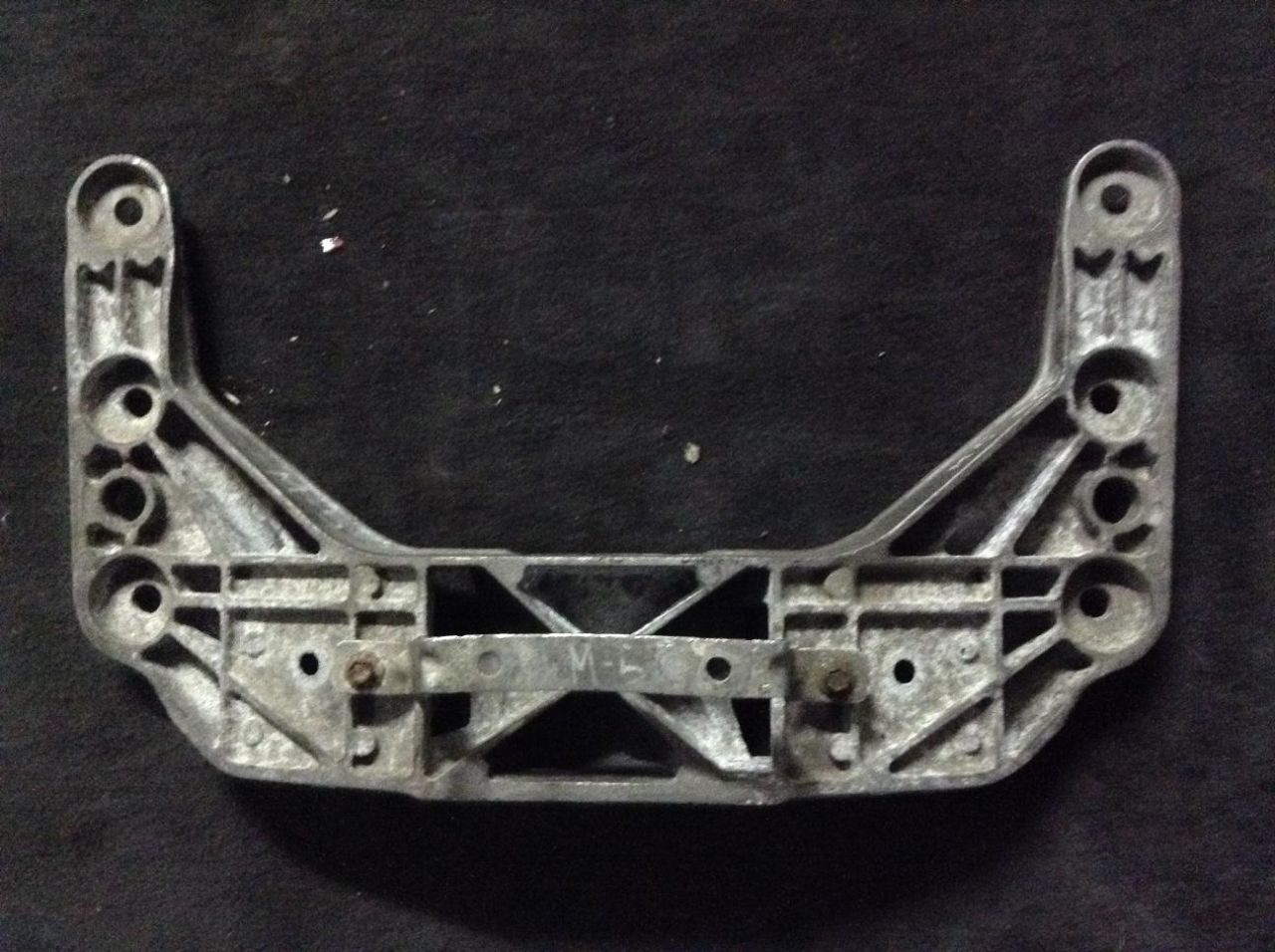 кронштейн КПП BMW 5 серия E60/E61 2006, 5.0 л., S85 B50 A, бензин, АКПП, седан, 2282027 - фото №1