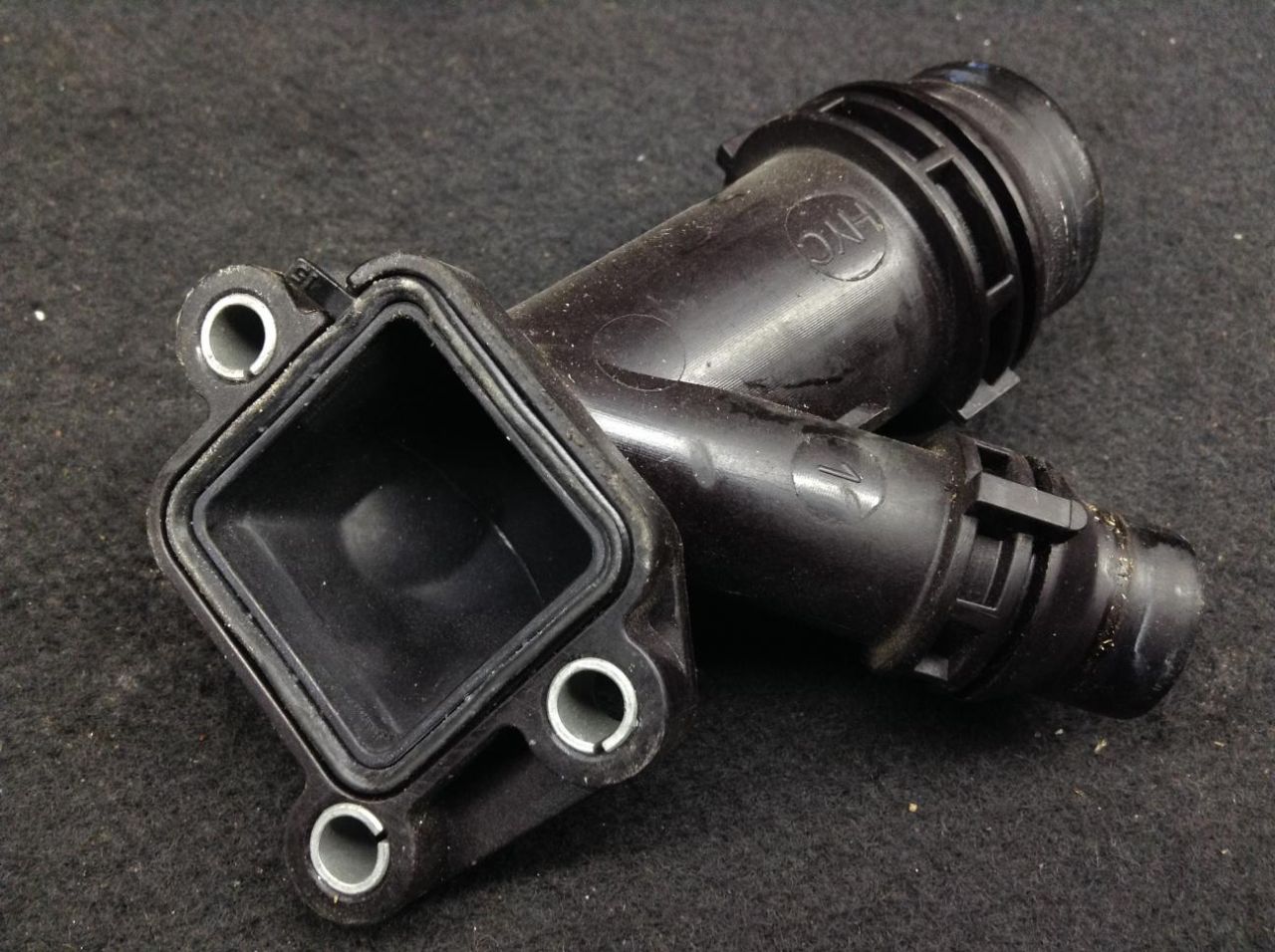 фланец (тройник) системы охлаждения BMW X5 E70 2008, 3.0 л., дизель, АКПП, внедорожник 5 дв., 2247744 - фото №1