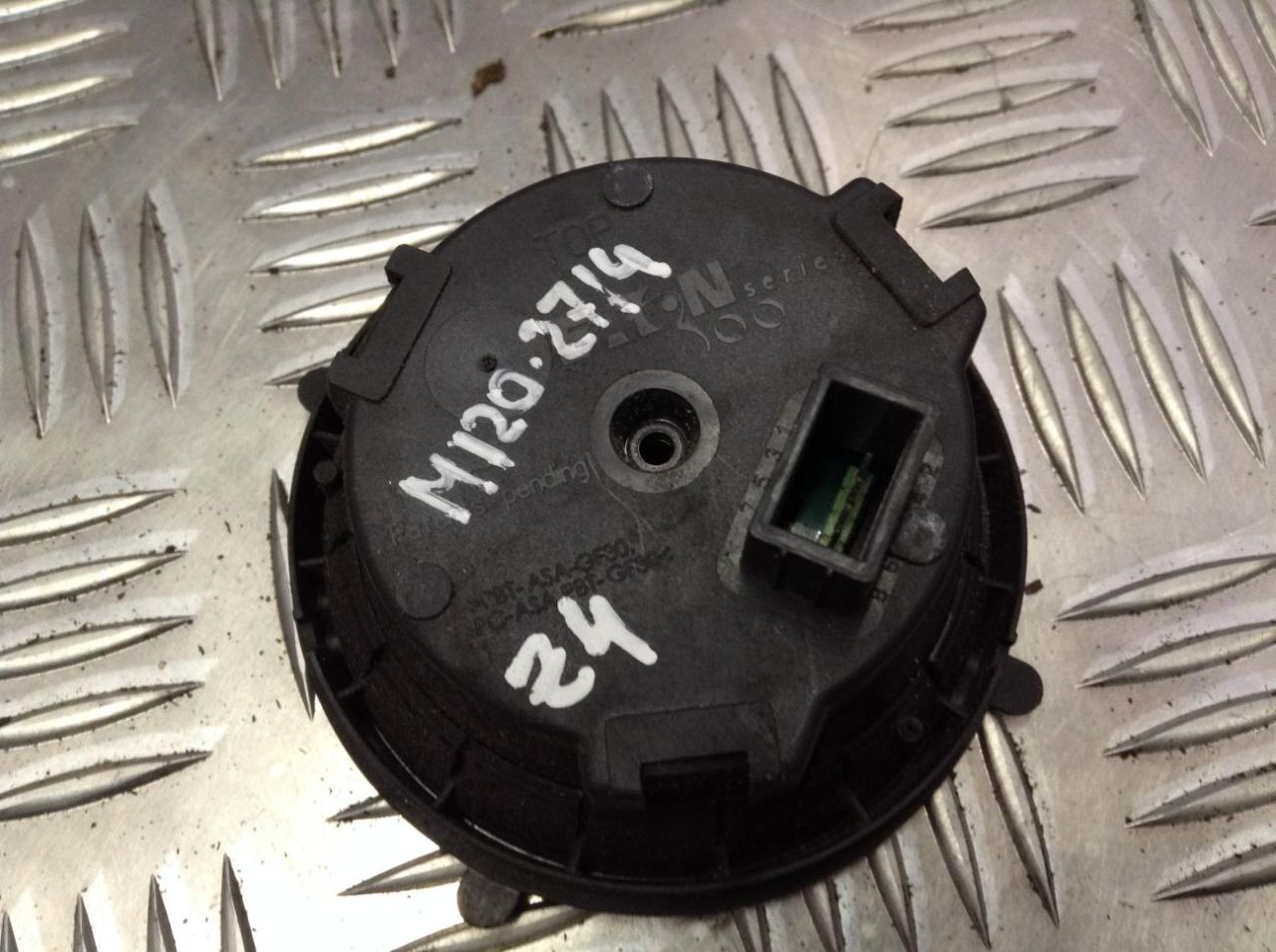 электромоторчик зеркала наружнего BMW 3 серия E90/E91/E92/E93 2006, 2.0 л., дизель, АКПП, седан, 6934853 - фото №1