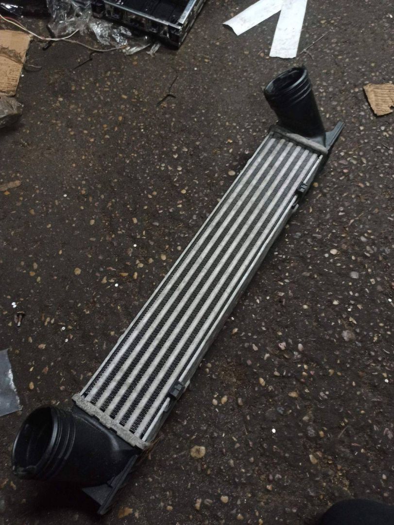 интеркулер BMW 3 серия E90/E91/E92/E93 (2004 - 2010) - фото №1