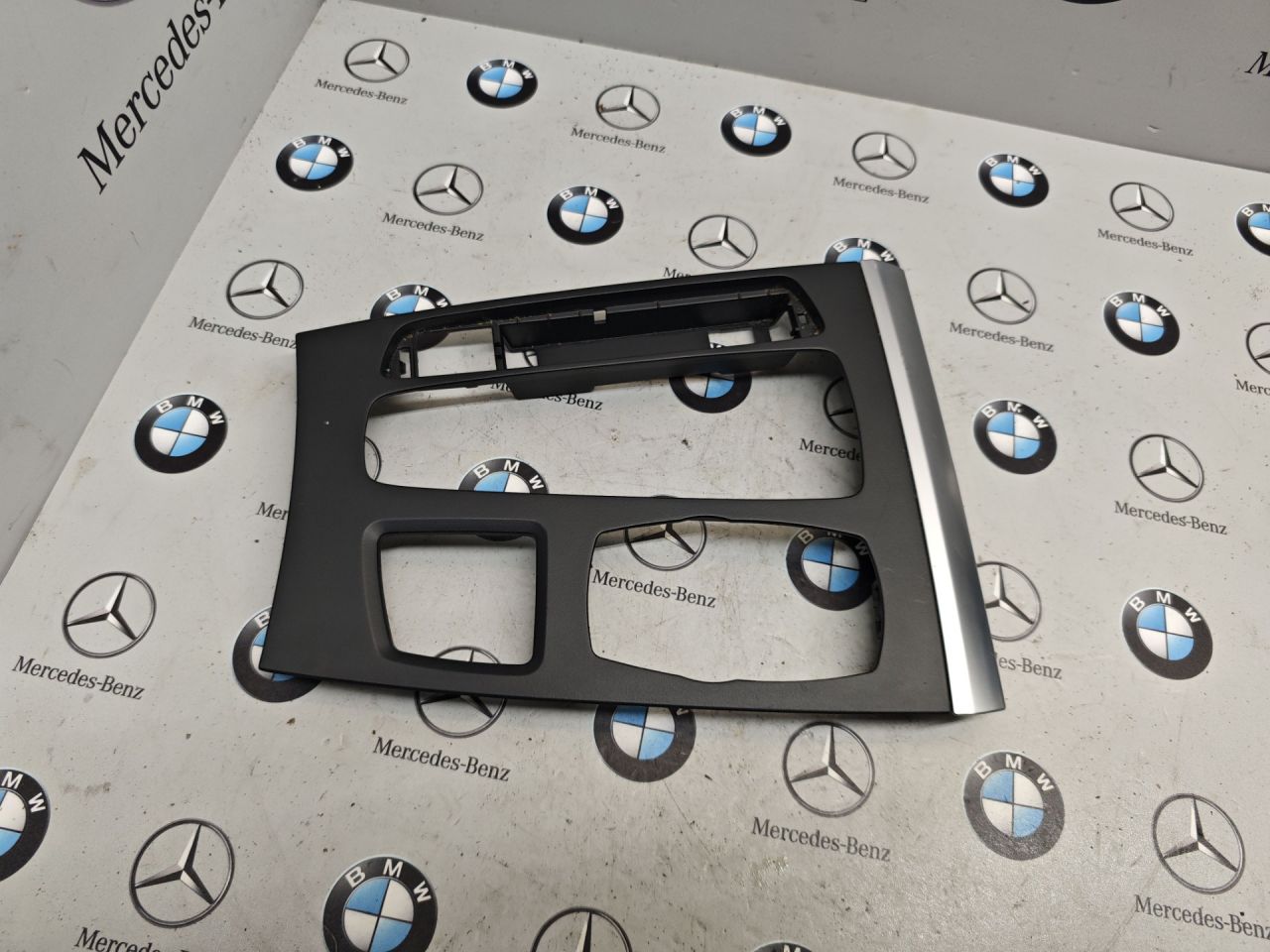 рамка обрамление кулисы BMW X5 F15 2017, 3.0 л., N55 B30 A, бензин, АКПП, 9252115 - фото №1