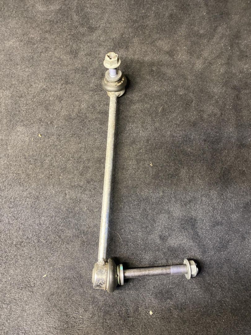 стойка стабилизатора BMW 2023, 4.4 л., бензин, 416, 6881807 - фото №1