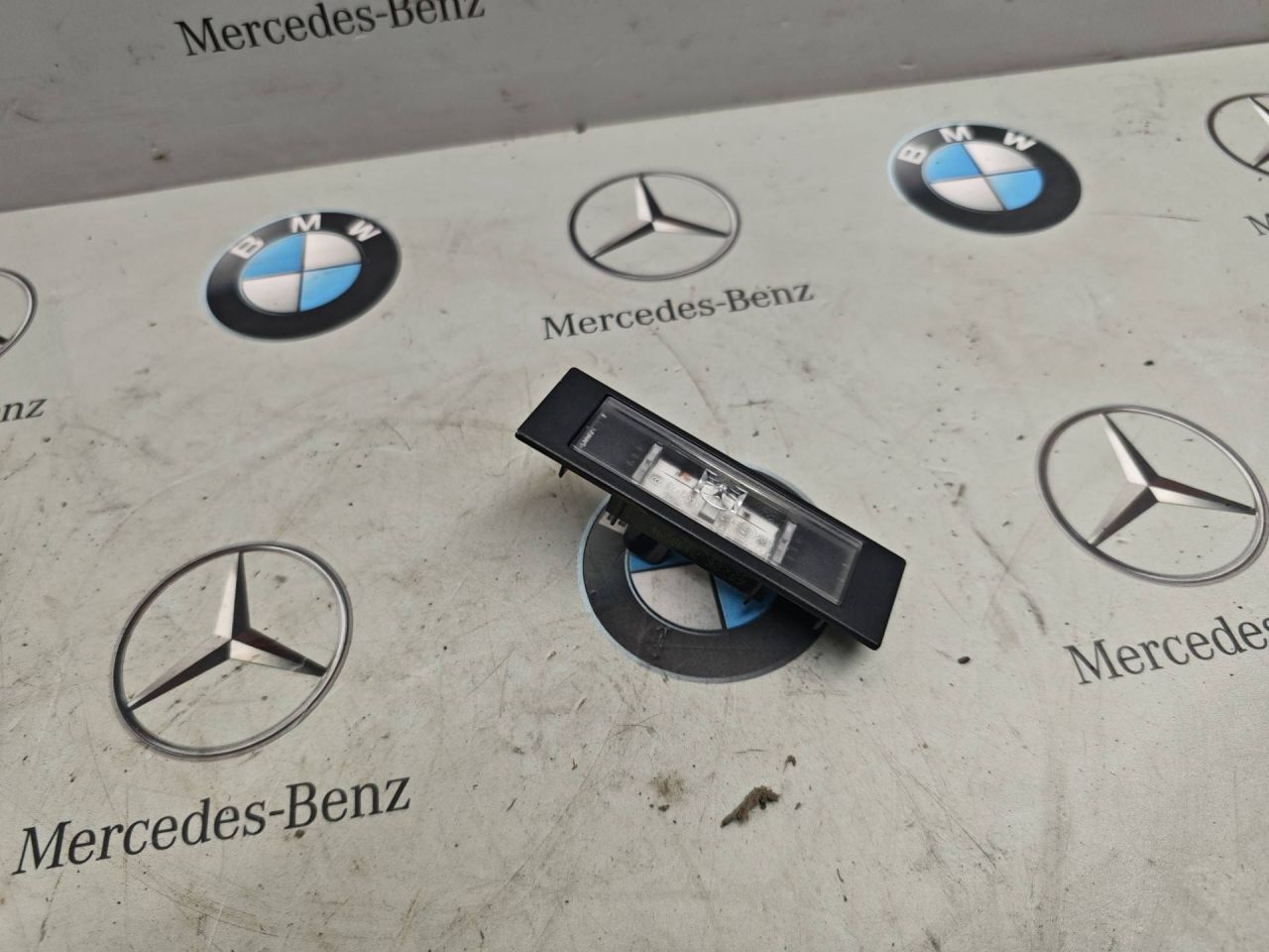 подсветка номера BMW 6 GT G32 2019, 3.0 л., B58B30, бензин, 7193294 - фото №1