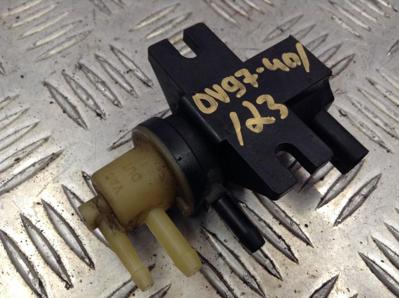 электромагнитный клапан Mercedes-Benz E-Класс W212/S212/C207/A207 2012, 2.1 л., OM 651.924, дизель, АКПП, седан, A0091533128 - фото №1