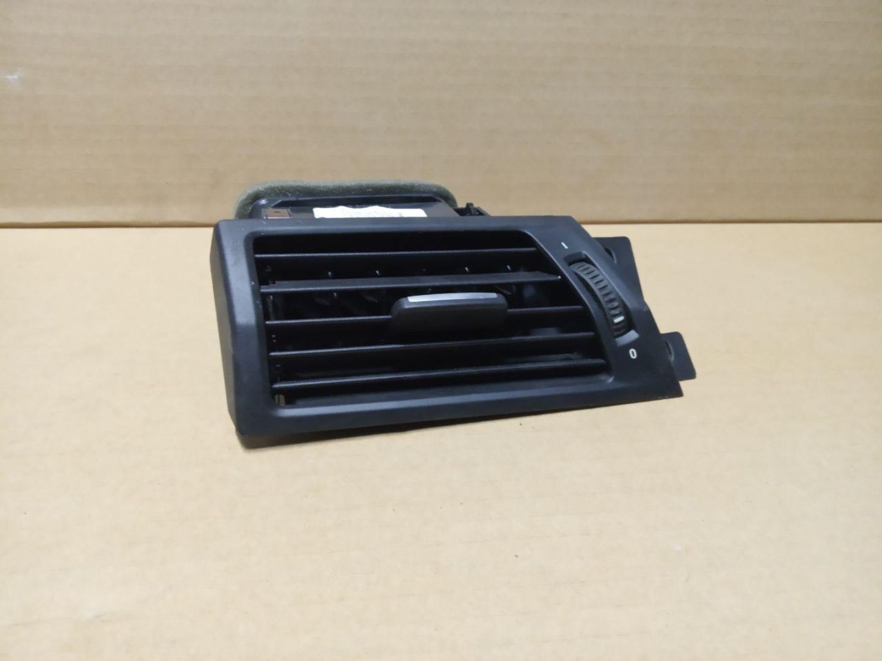 дефлектор обдува салона BMW X3 F25 2013, 2.0 л., N47 D20 C, дизель, АКПП, белый, внедорожник 5 дв., 9184143, 9217443 - фото №1