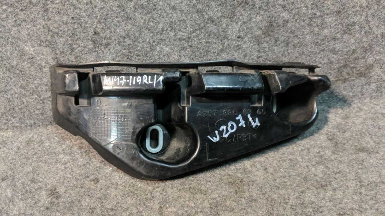 Крепление бампера переднего Mercedes-Benz E-Класс W212/S212/C207/A207 2011, 1.8 л., M 271.860, бензин, АКПП, черный, кабриолет, 2078850365, A2078850365 - фото №1