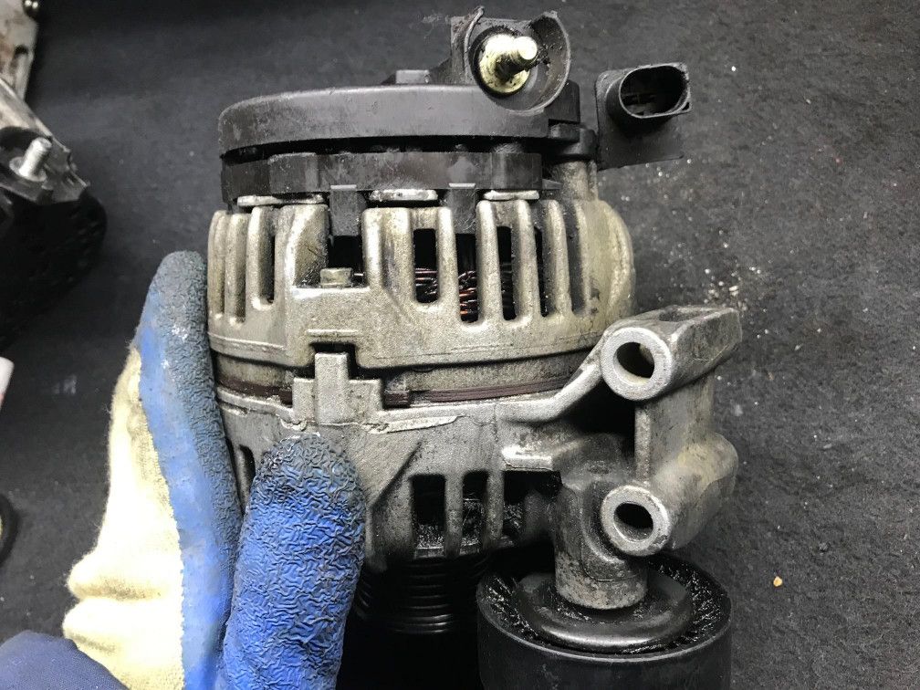 генератор BMW 3 серия E46 2003, 1.8 л., N42 B18 A, бензин, АКПП, седан - фото №1